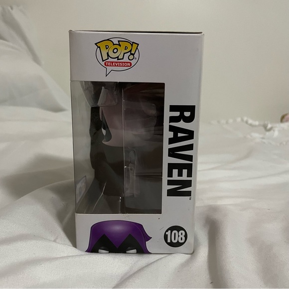 Funko Pop Television Teen Titans Go! Raven 108 Toys R Us Exclusive DC Comics WB - Picture 5 of 7